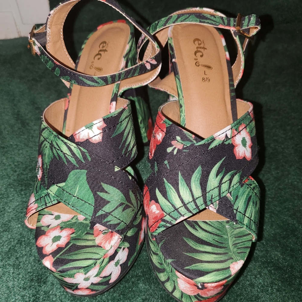 Rue 21 Flower Heels Size L 8/9